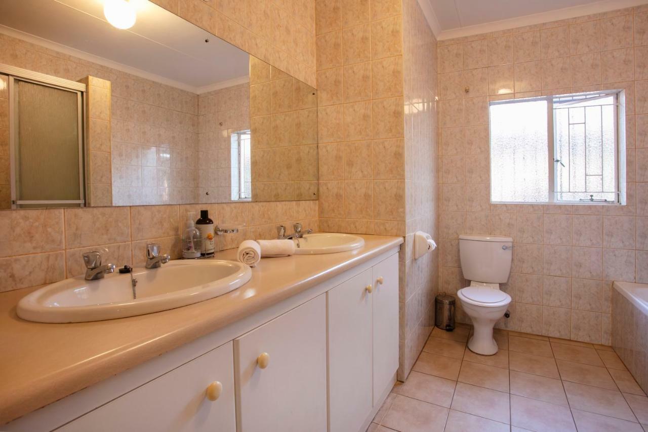 Dom (200 m²) w okolicy Garsfontein z 1 sypialniami i 2 łazienkami Pretoria-Noord Zewnętrze zdjęcie